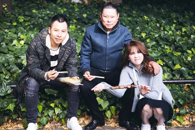 Trong khi bạn trai cũ đã có gia đình và không thể bỏ vợ con để cưới Ngọc Trinh thì tình mới của cô đang độc thân. Vì vậy, mong ước có một mái ấm gia đình và những đứa con của người đẹp có thể trở thành hiện thực. (Ảnh: Facebook Khắc Tiệp) 
