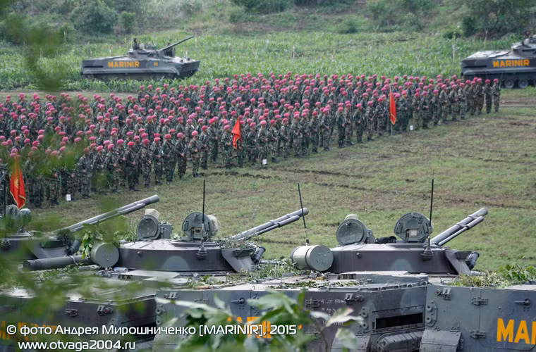 Ngay sau khi ra đời, BMP-3F đã được nhiều quốc gia trên thế giới "đón nhận nồng nhiệt" với đơn hàng tới tấp. Tại khu vực Đông Nam Á, Indonesia đã trở thành quốc gia đầu tiên ký hợp đồng mua BMP-3F. Ít nhất 54 chiếc BMP-3F đã được Nga chuyển giao cho Indonesia và năm 2010 và 2014. Nguồn ảnh: otvaga2004
