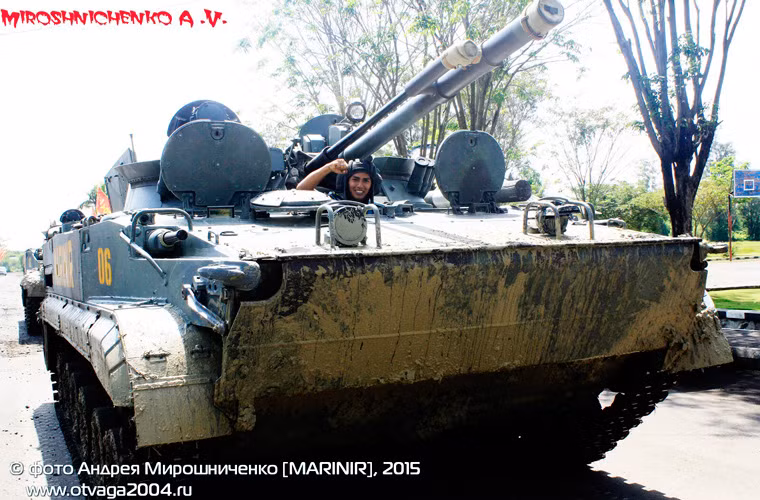 Như đã đề cập, ngoài khả năng chiến đấu như một cỗ tăng hạng trung, BMP-3F còn có tính năng như xe thiết giáp chở quân khi chứa được tiểu đội 7 binh sĩ nai nịt đầy đủ "hàng nóng". Nguồn ảnh: otvaga2004