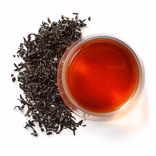 Vị trà Assam có sự khác biệt, phụ thuộc vào loại đất trồng và thời điểm thu hoạch. Với những lá trà thu hoạch đầu vụ, hương vị sẽ nhẹ nhàng. Trong khi đó, trà thu hoạch sau sẽ có hương vị đậm đà khác biệt.