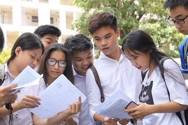 Diem chuan 2018: Diem trung tuyen HV bao chi len toi 30,75 diem (*)