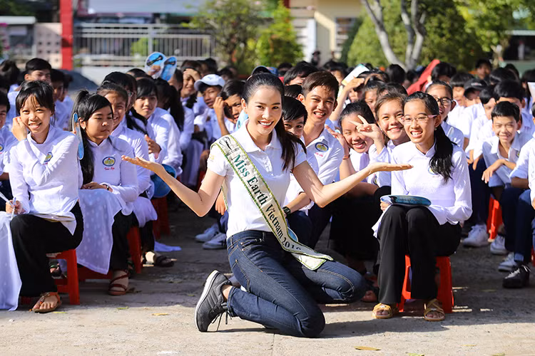 Hoa khoi Nam Em rang ngoi ve tham truong cu-Hinh-6