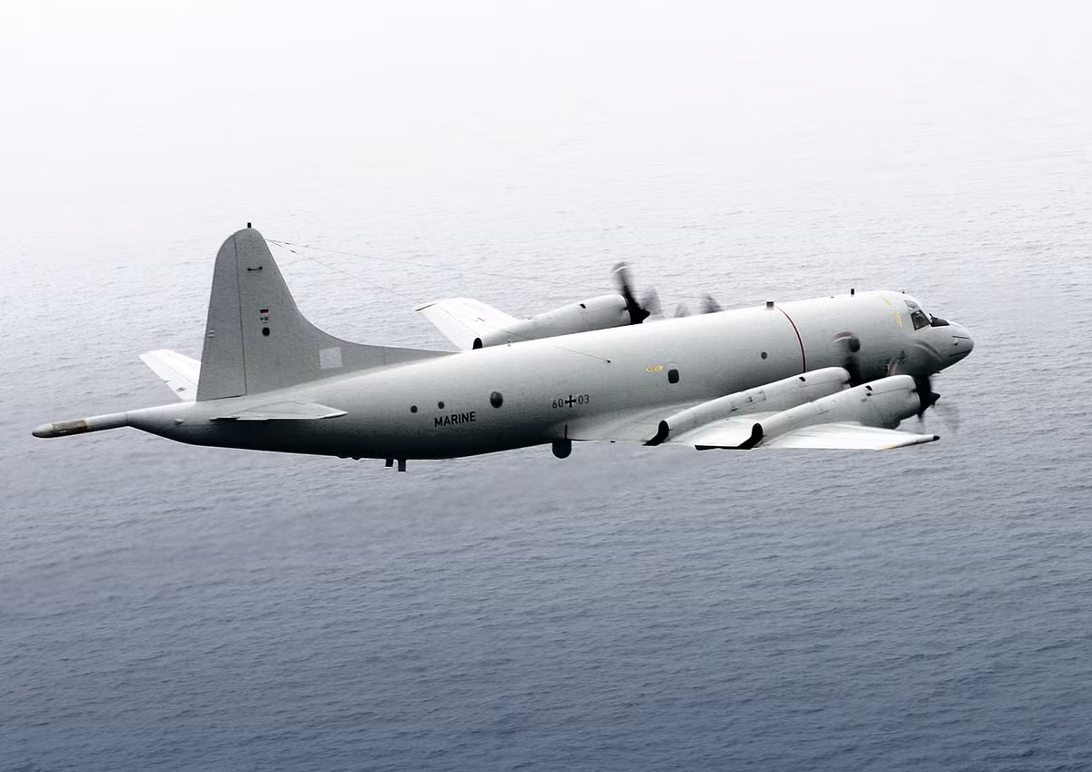 Ngoài ra tốc độ của P-3C có thể đạt 600km/h, do đó khi cất cánh từ Cam Ranh bay đến các đảo phi pháp mà Trung Quốc đang chiếm giữ ở Trường Sa thì chỉ mất từ 1-2 giờ đồng hồ. Và tại Trường Sa máy bay có thể thực hiện các nhiệm vụ trong vòng nhiều giờ nữa, từ đó máy bay có thể tăng cường việc giám sát các mục tiêu mặt nước, phát hiện các mục tiêu dưới mặt nước, nâng cao hơn nữa khả năng phát hiện sẵn sàng chiến đấu cao của quân đội Việt Nam.