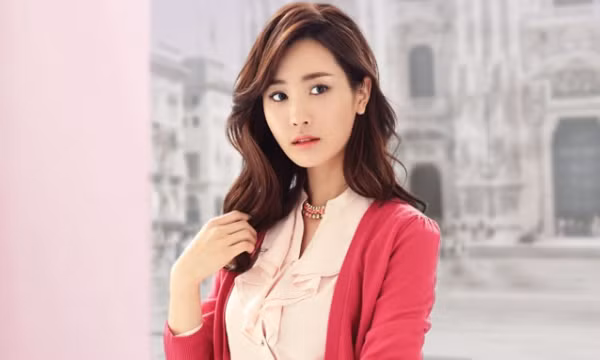 Khuôn mặt của Venus Quỳnh Hương được nhiều người khen ngợi là mang đậm chất Hàn, có nhiều nét giống với nữ diễn viên nổi tiếng Lee Da Hea (ảnh).