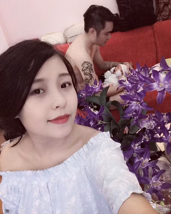 Có được người chồng chăm chỉ, luôn tranh thủ thời gian ít ỏi ngoài công việc của mình để chăm lo cho vợ, con, Thu Thảo chia sẻ rằng bản thân đã không còn đòi hỏi gì hơn thế.