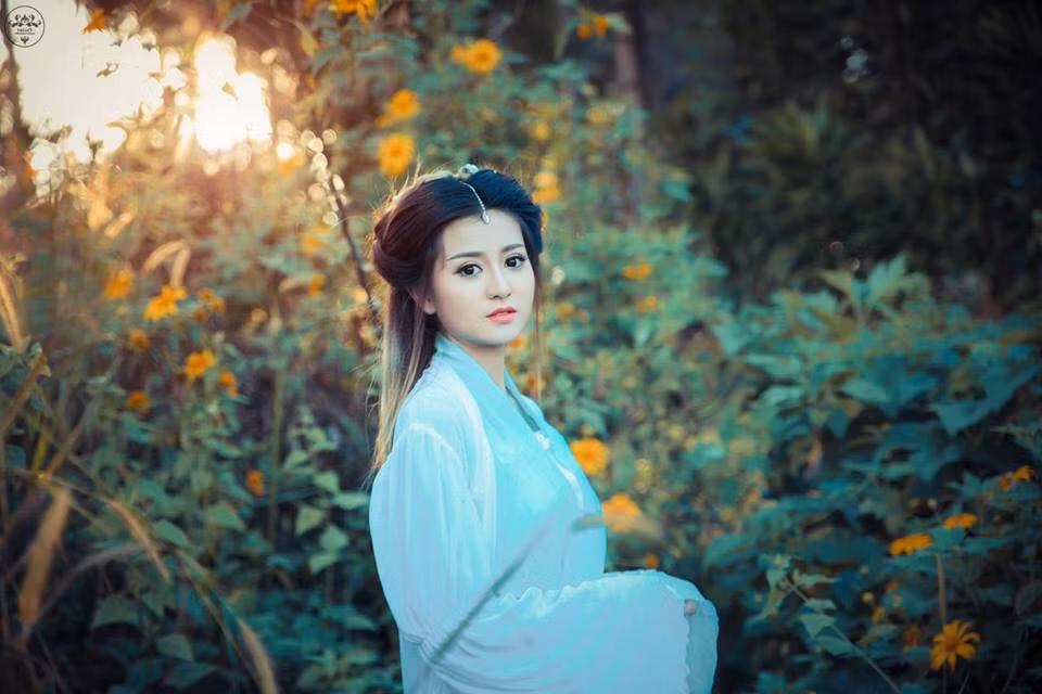 Mot minh nuoi 3 con, ba me tre van xinh nhu hot girl