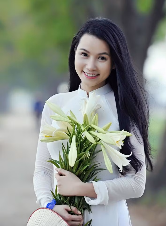 Dù có nhiều thành tích nổi bật ngoài giảng dạy, có nhiều hoạt động nghệ thuật... nhưng cô giáo Lương Giang hiện vẫn đặt sự nghiệp học vấn, giảng dạy lên hàng đầu.
