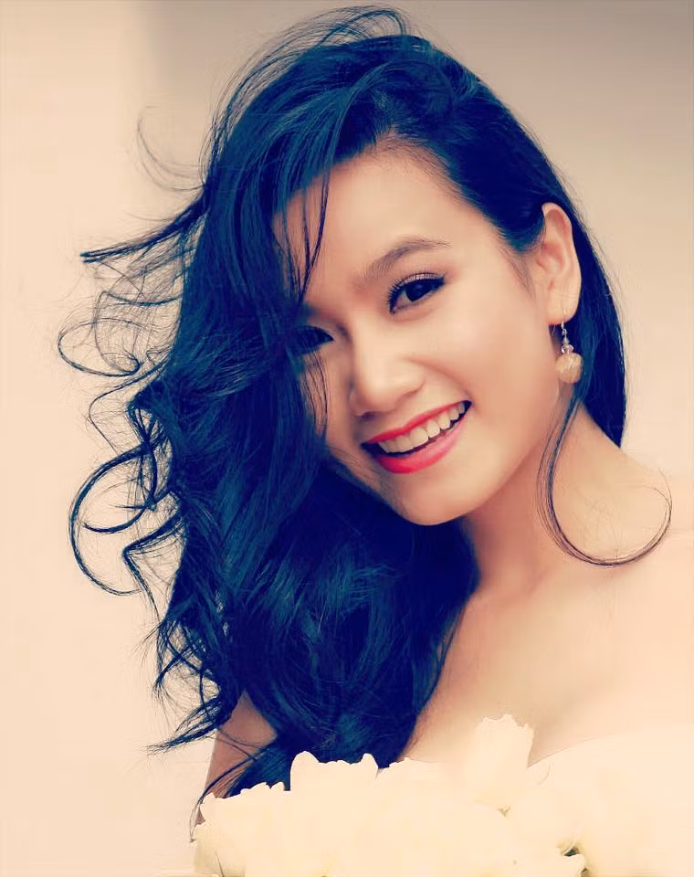 Khán giả truyền hình cũng biết đến cô giáo xinh đẹp Lương Giang qua một số bộ phim như Nhà có nhiều cửa sổ; 13 nữ tù; Khát vọng Thăng Long; Cầu vồng tình yêu; Hành trình Bí ẩn; Hoa cỏ may phần 3...