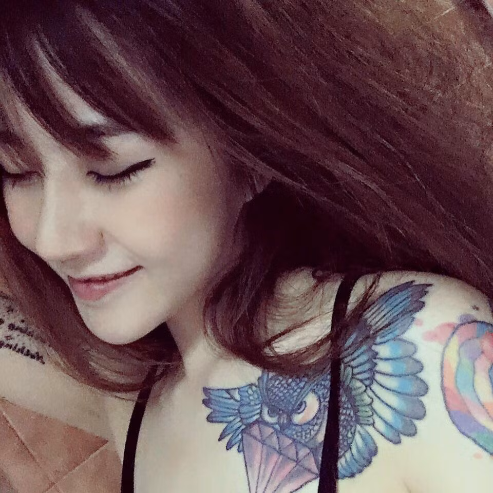 Chưa hết, Punyaphat Pongsub còn từng chia sẻ cô có những hình xăm khác ở chân, bụng, hông... nhưng những hình xăm này do ở vị trí nhạy cảm hơn nên ít được khoe lên ảnh.