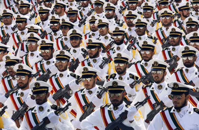 IRGC kiểm soát trực tiếp và gián tiếp hàng tỷ USD hợp đồng về xây dựng, điện năng, kỹ thuật và các lĩnh vực khác như viễn thông hay truyền thông.