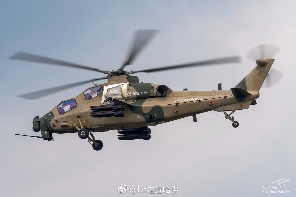 Mặc dù đã xuất hiện trước đó nhiều tháng nhưng đây là lần đầu tiên Z-10ME chính thức ra mắt công chúng tại Chu Hải Airshow. Đây được xem là phiên bản mới và tốt nhất của dòng Z-10 với nhiều cải tiến mạnh mẽ so với các thế hệ đang được Tổng Công ty công nghiệp máy bay Trường Hà (CAIC) sản xuất cho Không quân và Lục quân Trung Quốc. Nguồn ảnh: Sina