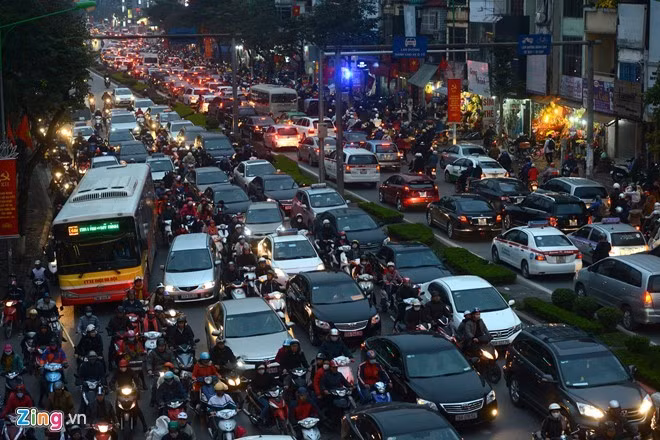 Ha Noi nghien cuu de an thu phi oto vao noi do