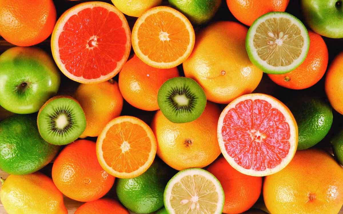 Ngoài ra, để bảo vệ sức khỏe, hàng ngày bạn nên bổ sung thêm cho cơ thể khoảng 1000 mg vitamin C mỗi ngày. Đây là biện pháp giúp cơ thể tăng cường giải độc chì.