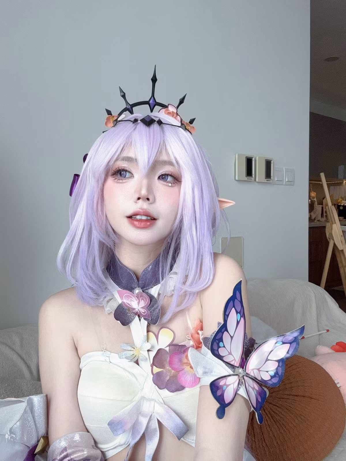 Sự thay đổi rõ rệt trong phong cách và hình ảnh của cô thời gian gần đây từ vẻ ngoài giản dị đến trẻ trung, chỉn chu và cuốn hút đã tạo dấu ấn mạnh mẽ trong lòng người hâm mộ.(Ảnh:FBNV)
