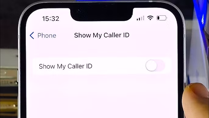 Trên iPhone, vào Cài đặt > Điện thoại > Show My Caller ID, sau đó tắt tính năng này để giấu số khi gọi.