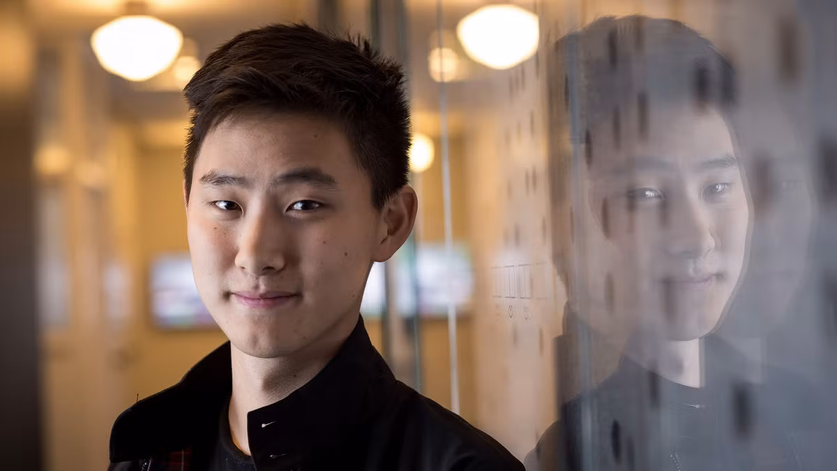 Wang từng ký hợp đồng với Tesla, OpenAI, Quân đội Mỹ và mới đây là Google (trị giá 120 triệu USD). (Ảnh: Founderoo)