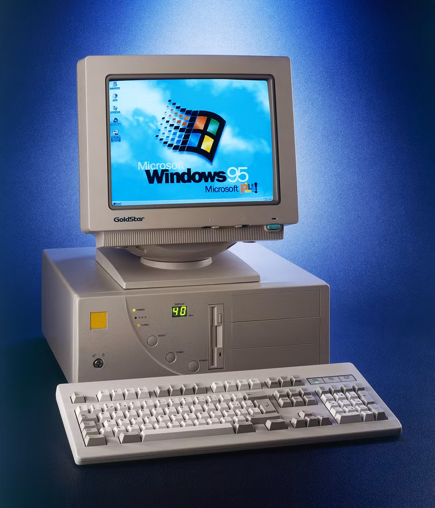 10. Windows 95: Ra mắt năm 1995, định hình giao diện cơ bản của Windows với nút Start và thanh Taskbar, trở thành một biểu tượng trong làng công nghệ.(Ảnh:The National CIO Review)