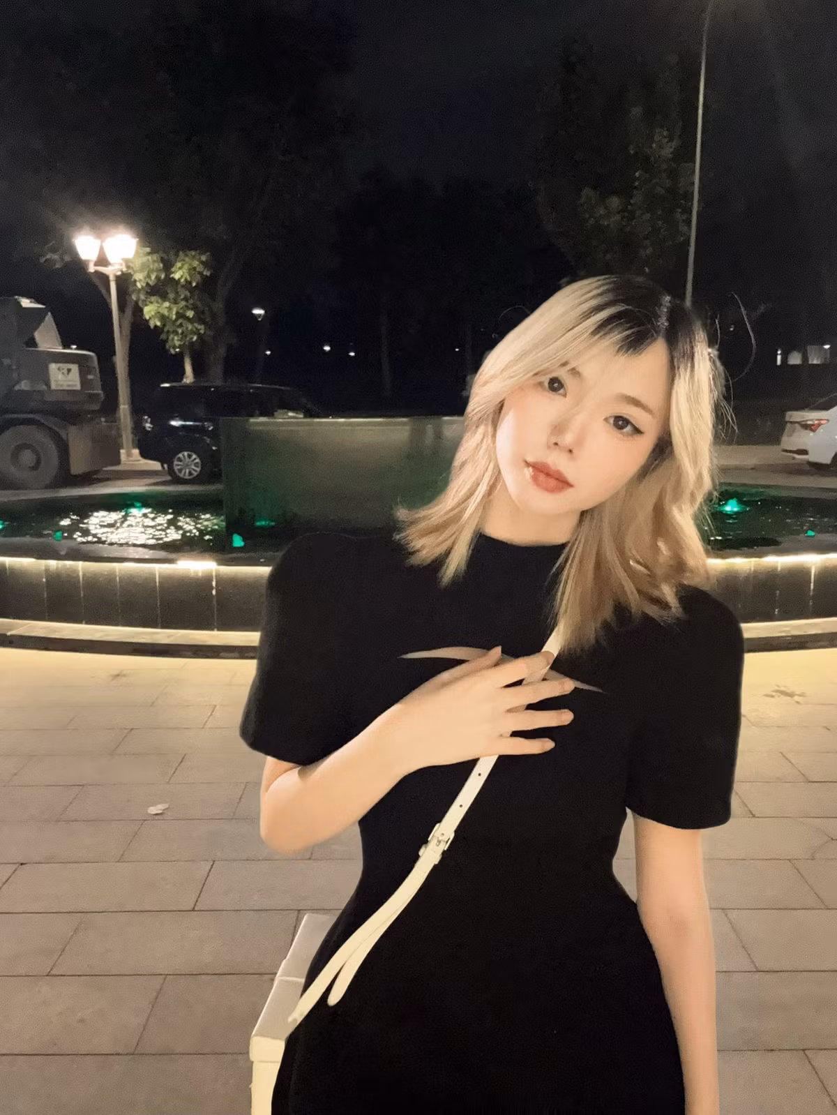 Remind, một nữ streamer nổi tiếng với hơn 160.000 người theo dõi, đã thu hút sự chú ý lớn từ cộng đồng fan nhờ một trạng thái thú vị gợi ý tương tác gần gũi. (Ảnh: FBNV)