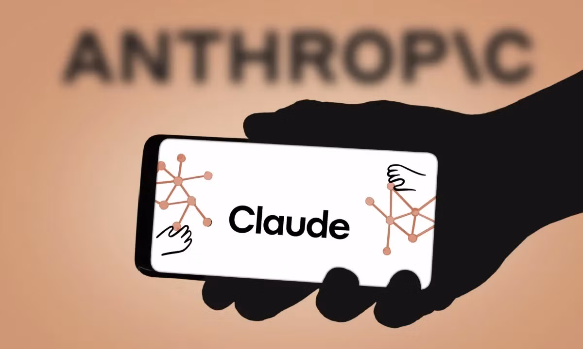 3. Claude (Anthropic): Claude tập trung vào tính an toàn, độ chính xác và khả năng duy trì ngữ cảnh dài, rất phù hợp cho nhà nghiên cứu, doanh nghiệp và giáo dục. (Ảnh: PYMNTS.com)