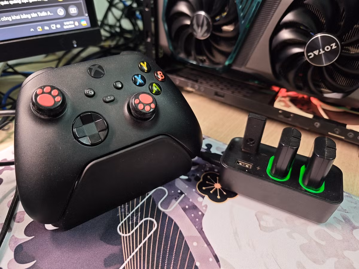 Máy chơi game như PlayStation, Xbox tiếp tục tiêu thụ điện để tải bản cập nhật và giữ kết nối Internet ngầm.