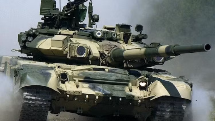 Có một điểm đáng chú ý là dòng xe tăng chiến đấu chủ lực T-90 của Nga vốn là một trong những loại xe tăng bán chạy nhất trong giai đoạn từ năm 2001-2010 lại không hề được đánh ký hiệu cụ thể và các biến thể của nó chỉ được gáng với các ký hiệu ngẫu nhiên, một phần là vì T-90 lại là biến thể nâng cấp của T-72.