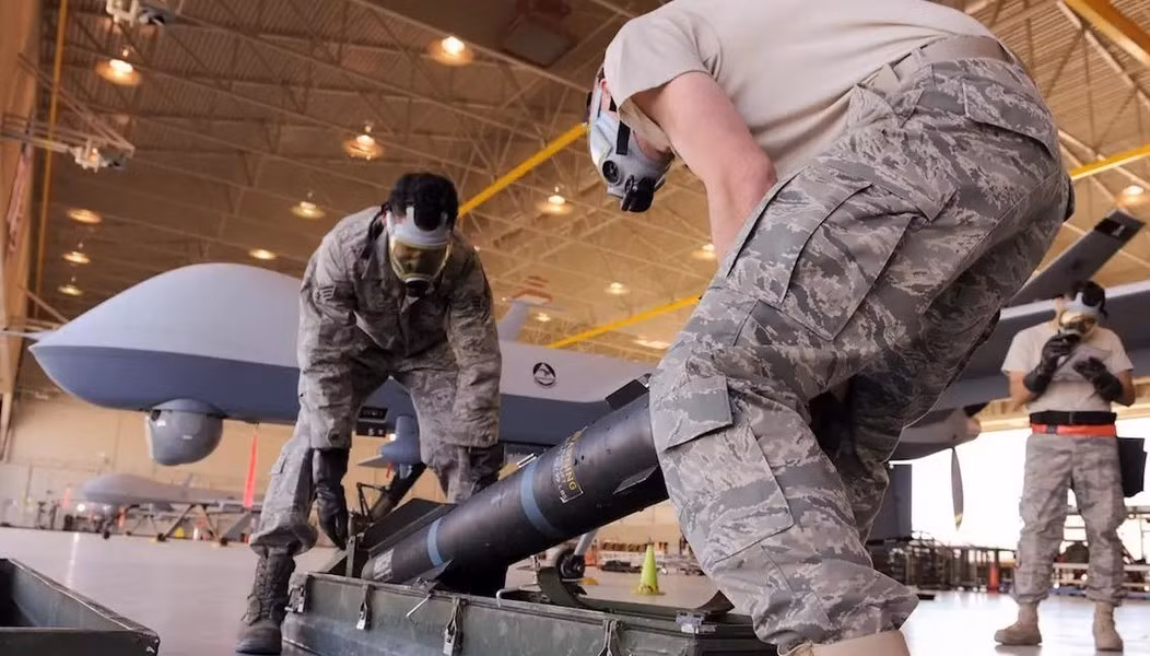 Lockheed Martin, có trụ sở chính tại Orlando, Florida, được thiết lập là nhà thầu chính cho thương vụ này. Việc không có thỏa thuận bù trừ giúp đơn giản hóa giao dịch, cho phép giao hàng nhanh hơn và tích hợp vào kho vũ khí hiện có của Ai Cập.