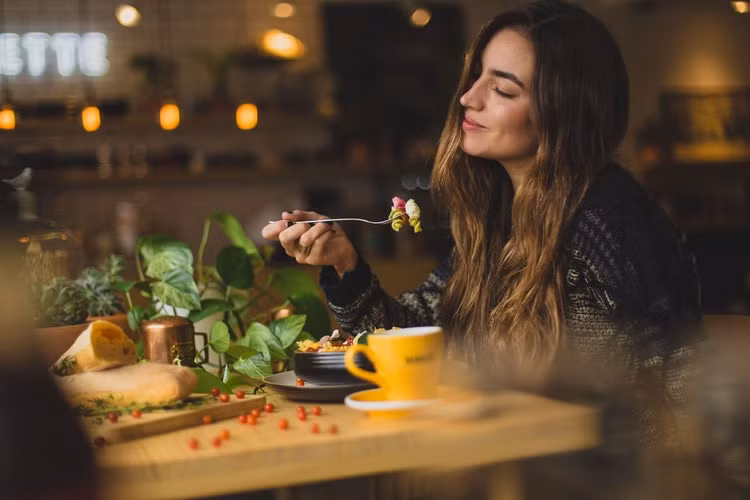 6 bí quyết vàng để có vẻ đẹp thanh tao chuẩn Pháp mà cả thế giới khát khao - Hình 4 6 bi quyet vang de co ve dep thanh tao chuan Phap ma ca the gioi khat khao-Hinh-4