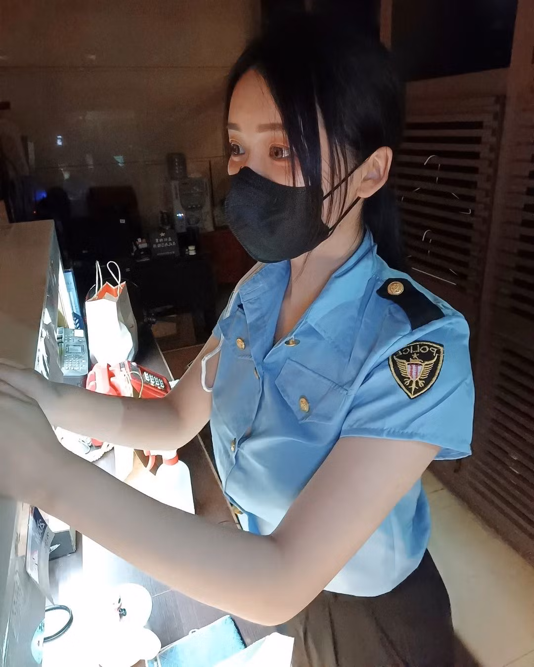 Mới đây, hình ảnh của một nữ bảo vệ xinh đẹp, nóng bỏng thu hút đông đảo sự quan tâm, chú ý của cư dân mạng. (Nguồn ảnh: IG)
