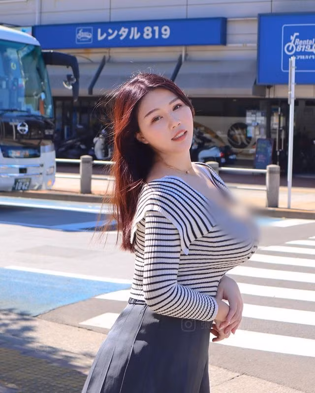 Theo Duy Á, cô rất vui khi được giao lưu với người hâm mộ và bạn bè. Chính vì thế mà Duy Á thường xuyên cập nhật hình ảnh trên trang cá nhân của mình.