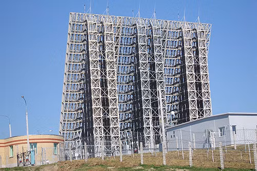Việc Nga chế tạo Voronezh-DM, đã tạo ra bước đột phá lớn trong công nghệ sản xuất, cả về công suất và phạm vi phát hiện; những linh kiện của radar này đều do Nga thiết kế và chế tạo, hoàn toàn không sử dụng thiết bị từ các quốc gia khác, nên bảo đảm được tính bí mật của hệ thống.