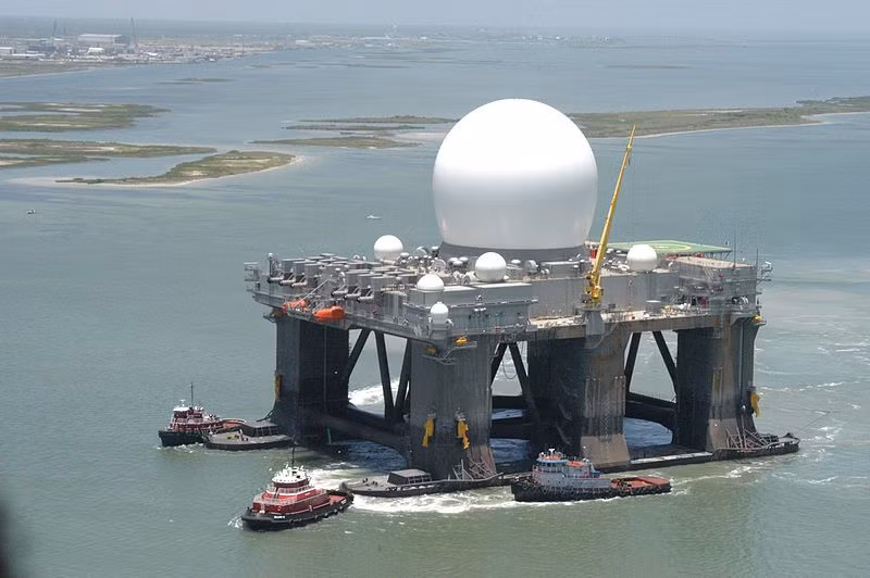 Hệ thống radar SBX-1 có thể phát hiện cả vật thể bay tàng hình, được bố trí ở giữa eo biển Bering trên Bắc Thái Bình Dương; nó là một nhãn cầu khổng lồ, di chuyển được trên biển, với khoảng cách cảnh báo sớm là 5.800 km.