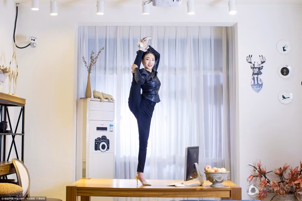 Để có được những kỹ năm siêu phàm này, được biết Lưu Đăng đã phải trải qua thời gian khổ luyện đầy đau đớn. Hàng ngày cô luyện tập từ 5h sáng đến 7h tối... ròng rã từ năm mới lên 8 tuổi.