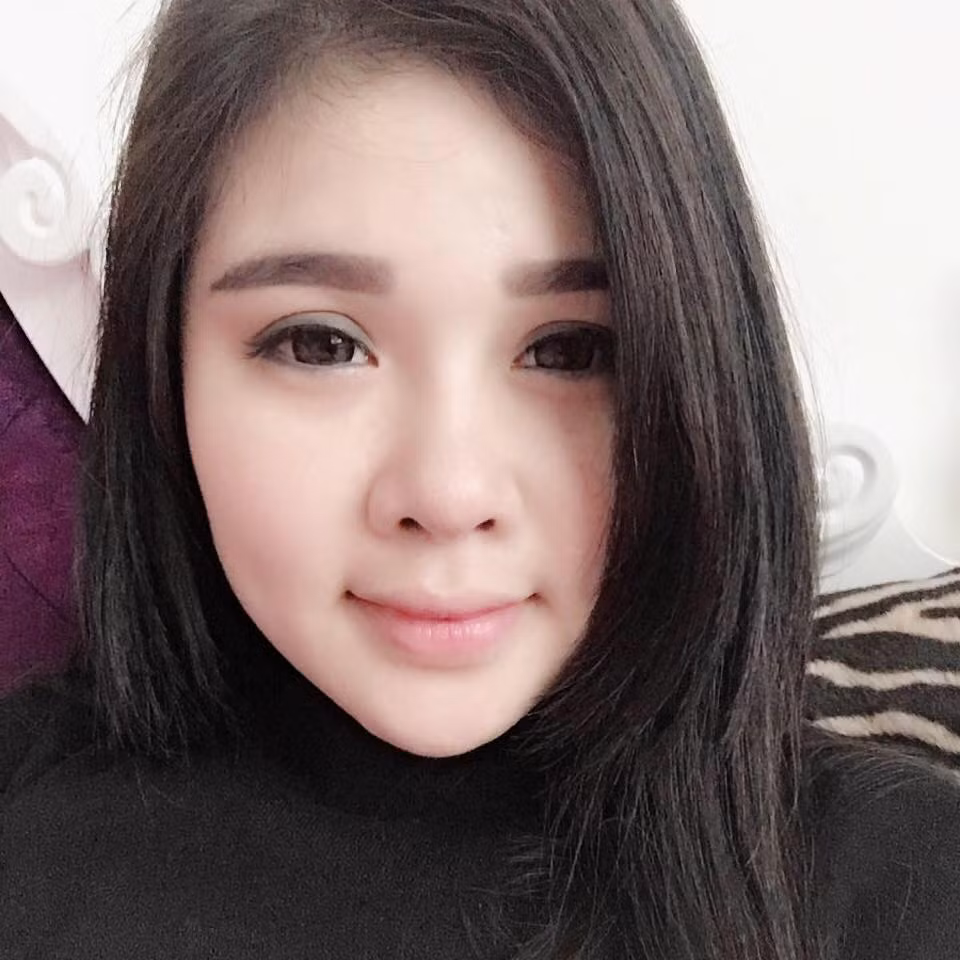 Rất nhiều cô gái trẻ ngoài khen ngợi khuôn mặt xinh xắn của Trang Sociu còn hỏi thăm cô nàng về những bí quyết chăm sóc da, những loại mỹ phẩm cô bạn sử dụng để có được làn da trắng hồng tự nhiên, bắt mắt như vậy. Thậm chí trong một dòng bình luận, một cô gái trẻ còn thẳng thắn hỏi Trang "tắm trắng ở đâu" và xin địa chỉ cơ sở tắm trắng để đến làm đẹp.