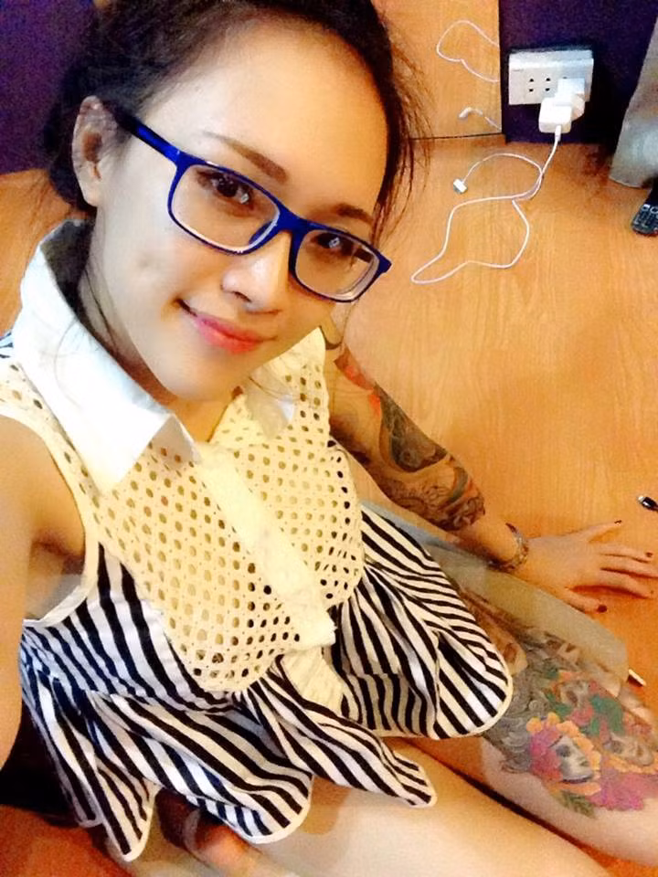 Ngắm nhìn nét trẻ trung, xinh đẹp của bà mẹ trẻ mê xăm mình.