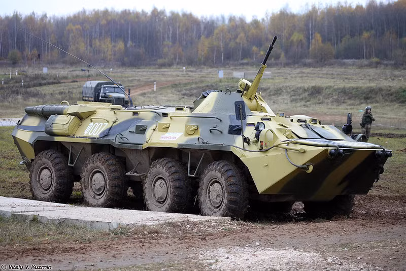 BTR-80 là dòng xe thiết giáp chở quân cuối cùng được phát triển dưới thời Liên Xô. Những năm 1990, nó từng được xem là dòng xe thiết giáp chở quân hiện đại nhất thế giới với nhiều tính năng nổi bật. Hiện nay, BTR-80 vẫn được sử dụng phổ biến trong Quân đội Nga và nhiều nước khác. Nguồn ảnh: Wikipedia
