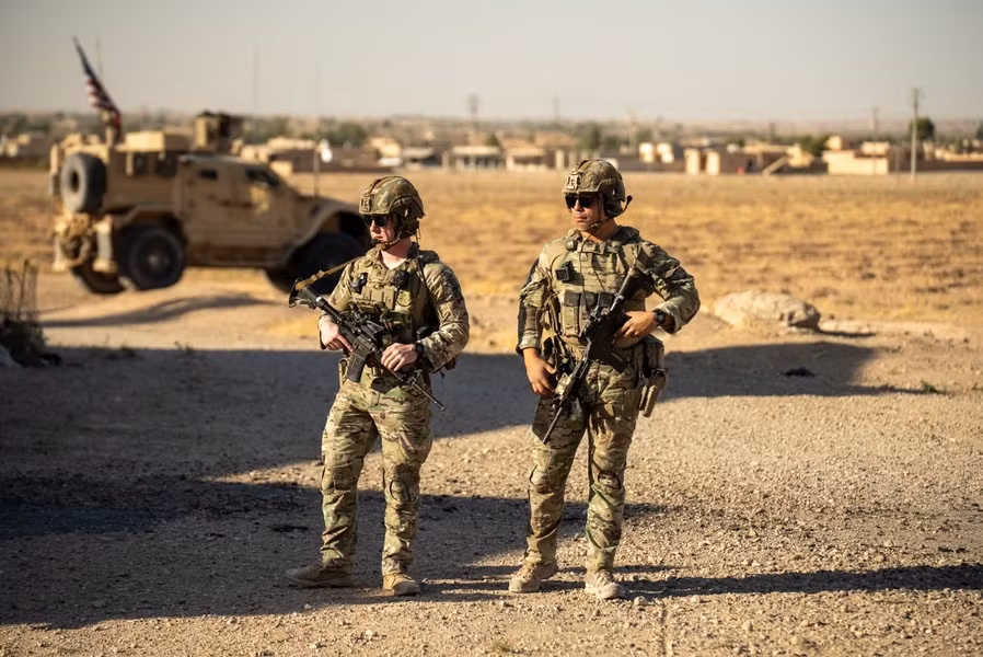 Cường kích A-10 Mỹ bất ngờ tấn công dữ dội Quân đội Syria - Hình 6 Cuong kich A-10 My bat ngo tan cong du doi Quan doi Syria-Hinh-6