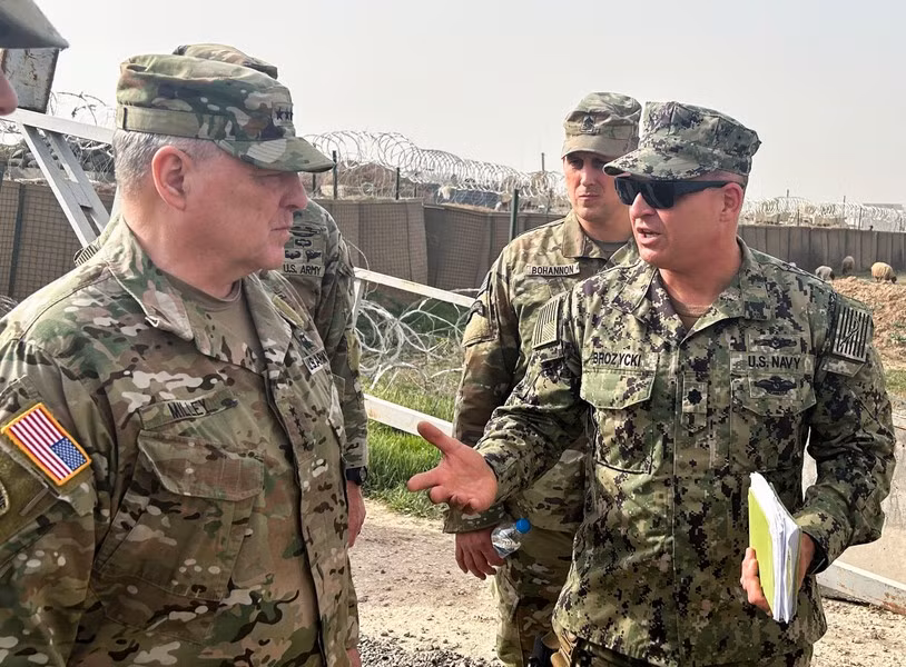 Cường kích A-10 Mỹ bất ngờ tấn công dữ dội Quân đội Syria - Hình 3 Cuong kich A-10 My bat ngo tan cong du doi Quan doi Syria-Hinh-3
