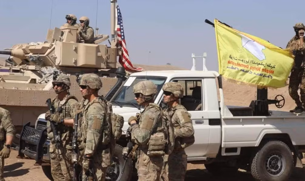 Cường kích A-10 Mỹ bất ngờ tấn công dữ dội Quân đội Syria - Hình 2 Cuong kich A-10 My bat ngo tan cong du doi Quan doi Syria-Hinh-2