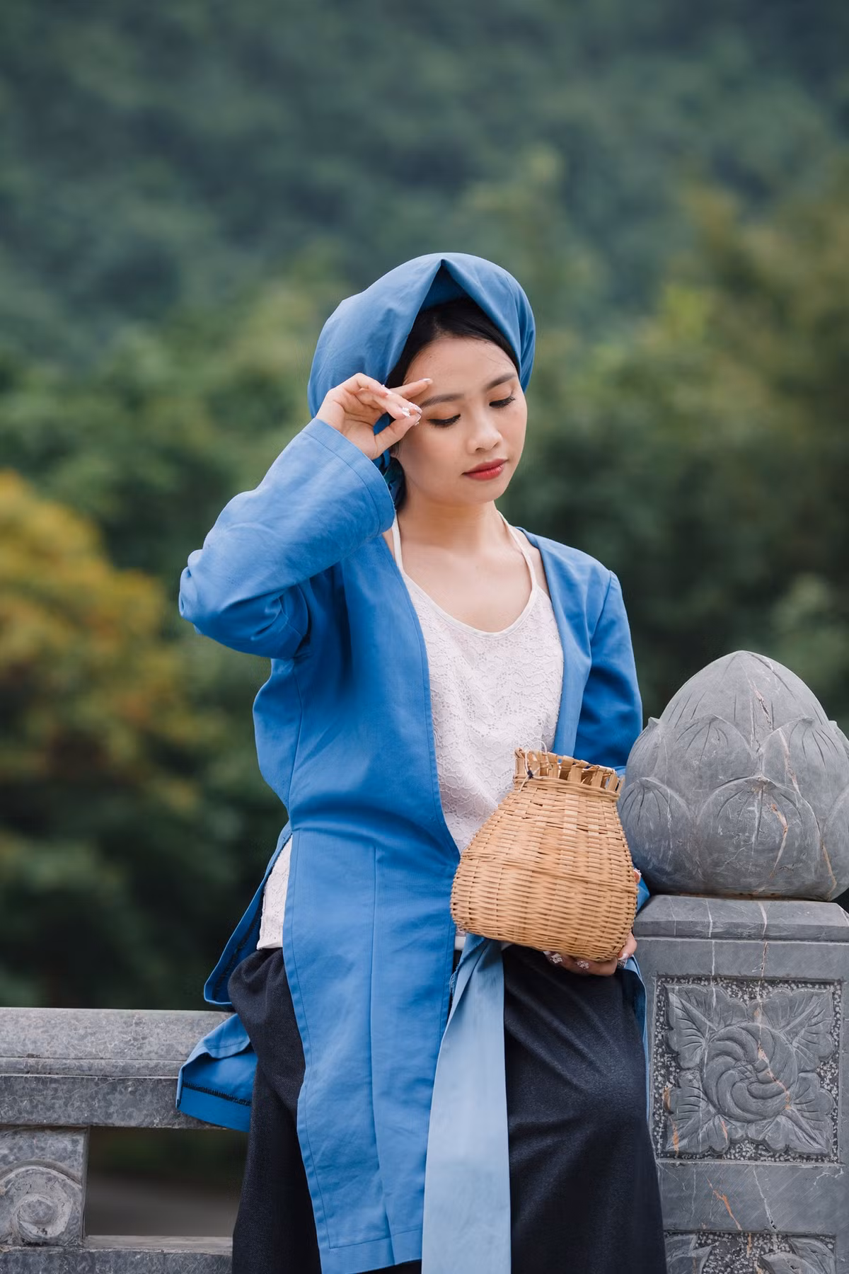 Để kỷ niệm cho bước ngoặt lớn trong cuộc đời, cặp đôi dâu Việt - rể Tây vừa có chuyến đi Ninh Bình chụp ảnh cưới. Lan đã chọn ý tưởng về hình ảnh cô Tấm trong câu chuyện cố tích nổi tiếng của Việt Nam để thực hiện nên bộ ảnh độc đáo này. Hôm hai người mặc áo truyền thống đi chụp ảnh, ai cũng tỏ ra thích thú, hôm đó còn có rất nhiều khách du lịch đã chụp ảnh cô dâu chú rể.