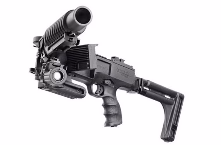 Trong hình là khẩu Coner shot gắn biến thể súng phóng lựu. Ở đây súng đang gắn súng phóng lựu M203. Đây được coi là vũ khí uy lực nhất được gắn vào, khi tác chiến nó có thể bắn ra những lựu đạn cỡ 40 mm x 46 mm cho sức sát thương khủng khiếp.