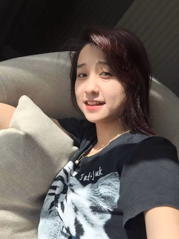 Có cuộc sống khá vui vẻ, nhưng Ngọc Quyên chia sẻ cũng có lúc cô phải dặn mình "sống chậm lại và nghĩ khác đi", luôn tôn trọng ước mơ, mục tiêu của mình và phấn đấu hết mình vì nó.