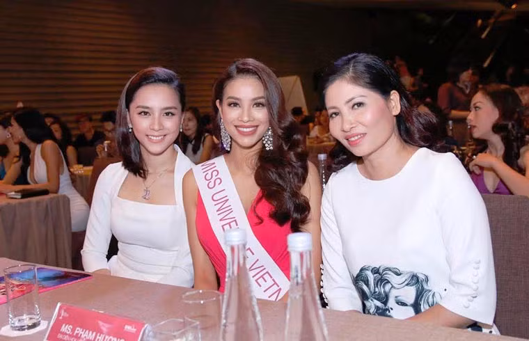Sau gần hai tháng nỗ lực chuẩn bị nghiêm túc, Hoa hậu Phạm Hương đã hoàn thành khóa huấn luyện do Công ty cổ phần Hoàn vũ Sài Gòn (Unicorp) phối hợp cùng các đơn vị đầu ngành đào tạo để cô có sự chuẩn bị tốt nhất tham dự cuộc thi Miss Universe 2015 sắp tới. 