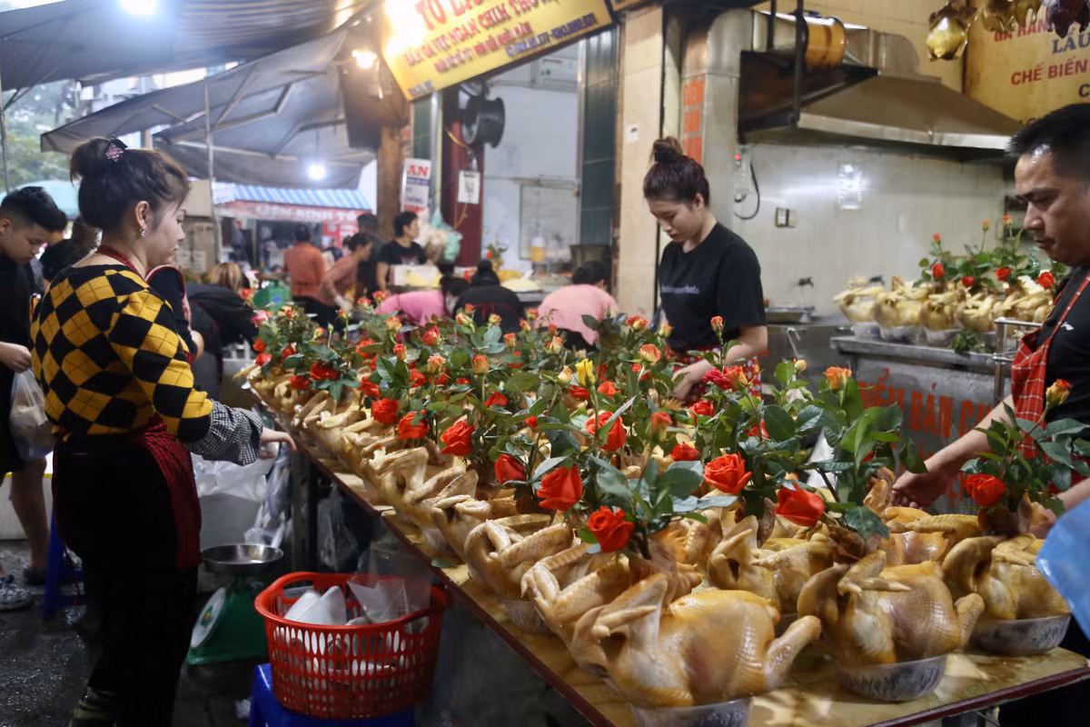 “Chợ nhà giàu” Hàng Bè tấp nập ngày Rằm tháng Giêng - Hình 2 “Cho nha giau” Hang Be tap nap ngay Ram thang Gieng-Hinh-2