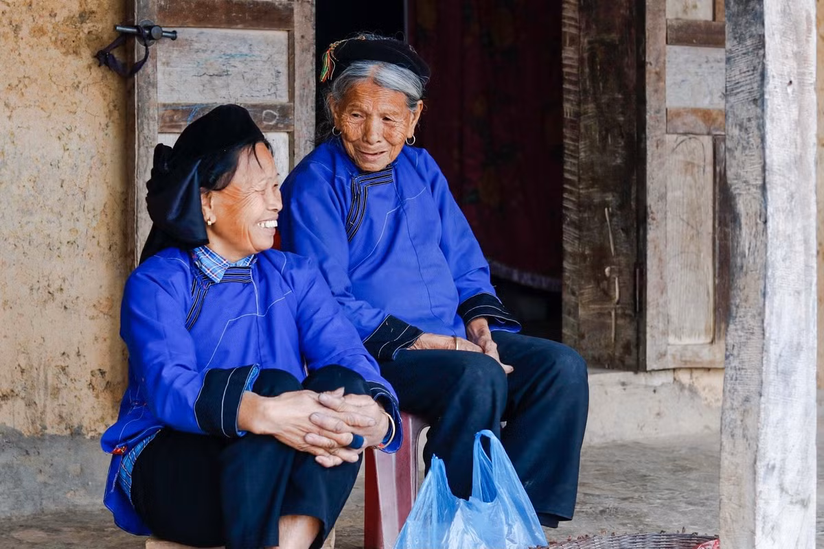 Den Bac Hoa ngam nhung ngoi nha trinh tuong doc dao cua nguoi Nung-Hinh-6