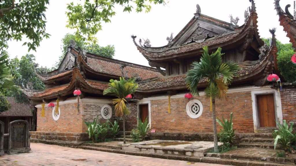 Du khách sẽ có cơ hội ghé thăm các địa danh nổi tiếng ở Hà Nội và tản bộ khám phá khu phố cổ, nơi có kiến trúc Pháp cùng cuộc sống nhộn nhịp.