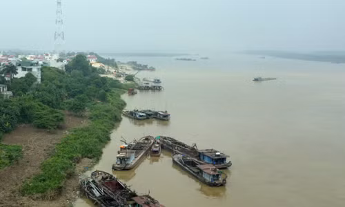 Kien nghi Chinh phu loai bo “sieu du an” tren song Hong