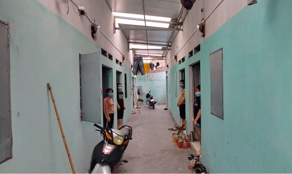 8.000 cong nhan trong khu phong toa o Hai Duong vui mung nhan duoc ho tro