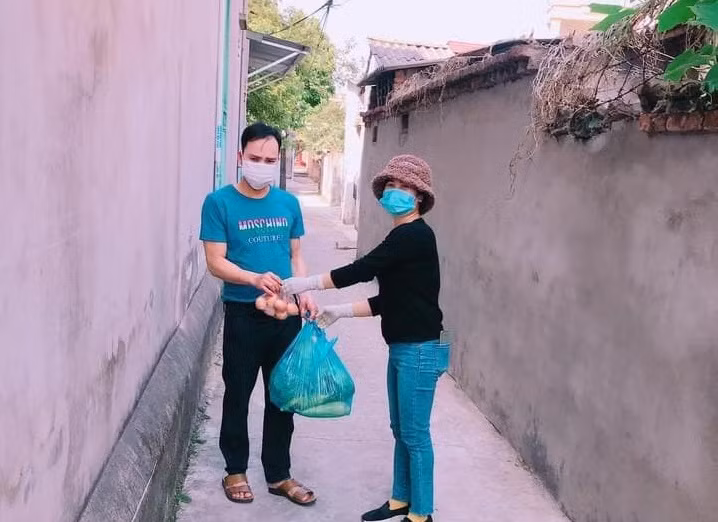Đồng thời giúp họ vững tin để chung tay chống dịch COVID-19.