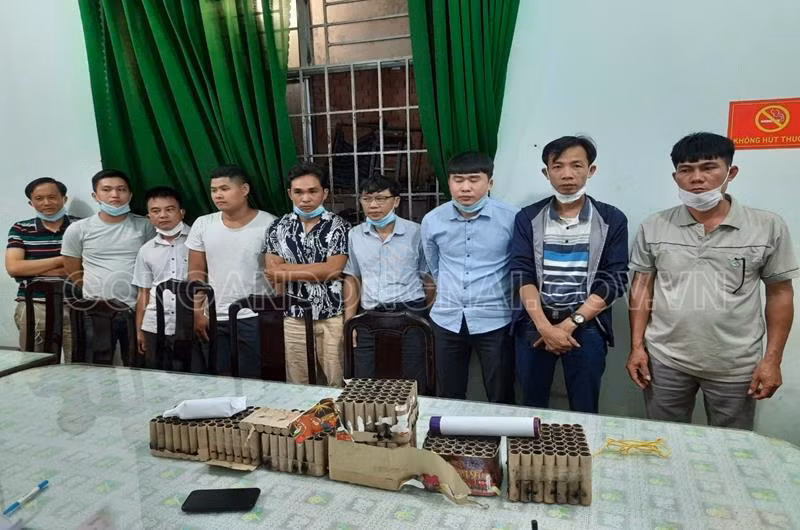 Cụ thể, phường Trảng Dài (19 vụ); Long Bình (18 vụ); Tam Phước (14 vụ); Tân Hiệp (09 vụ); Phước Tân (08 vụ); An Bình, Hố Nai, Long Bình Tân (mỗi nơi 07 vụ); Tân Hòa (06 vụ); An Hòa, Thống Nhất (mỗi nơi 05); Tân Vạn (03 vụ); Bửu Hòa, Tam Hiệp và Tân Phong (mỗi nơi 02 vụ); Hóa An, Quang Vinh, Tân Tiến, Tân Mai (mỗi nơi 01 vụ). Tang vật thu giữ: 04 hộp pháo hoa nổ chưa qua sử dụng, 62 hộp xác pháo hoa nổ đã qua sử dụng, 39 vên pháo banh và nhiều xác pháo khác.