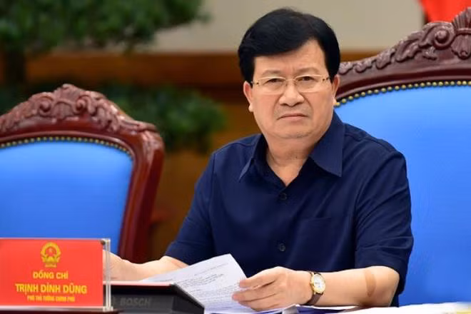Cũng trong diện quá tuổi có Phó Thủ tướng Trịnh Đình Dũng (SN 1956). Ông Trịnh Đình Dũng cũng không tái cử Ban Chấp hành Trung ương khóa mới.
